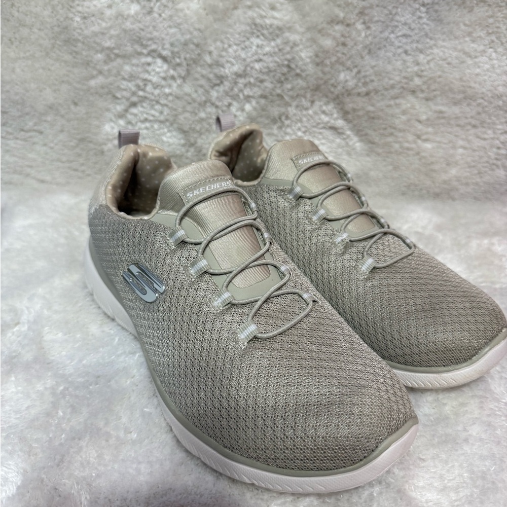 Skechers Women's Athletic Shoes Size 7.5 Beige Memory Foam - Picture 2 of 7